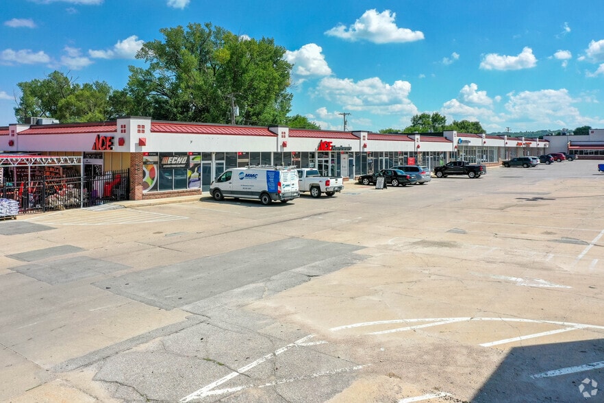 Primary Photo Of 200-238 S 8th St, Blair Unknown For Lease