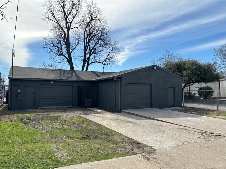 Primary Photo Of 2702 Manor Way, Dallas Flex For Lease