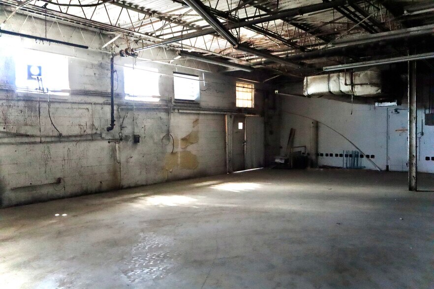More Photos Of 912 N Beverly Dr, Wichita Falls Warehouse For Lease