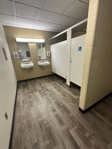 More Photos Of 200 E North St, Crown Point Office For Lease