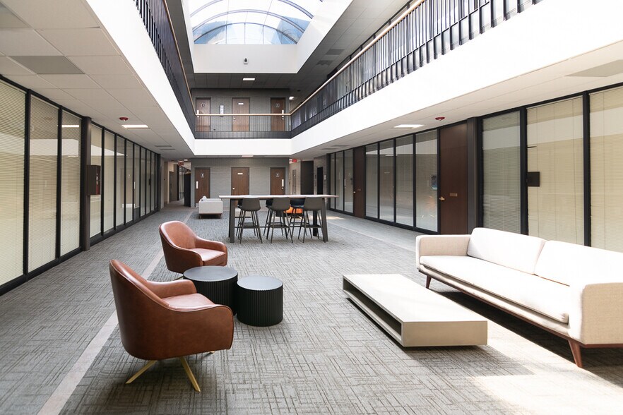 More Photos Of 900 Skokie Blvd, Northbrook Unknown For Lease