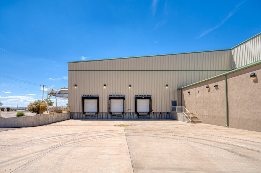 More Photos Of 2810 Karsten Ct SE, Albuquerque Manufacturing For Lease