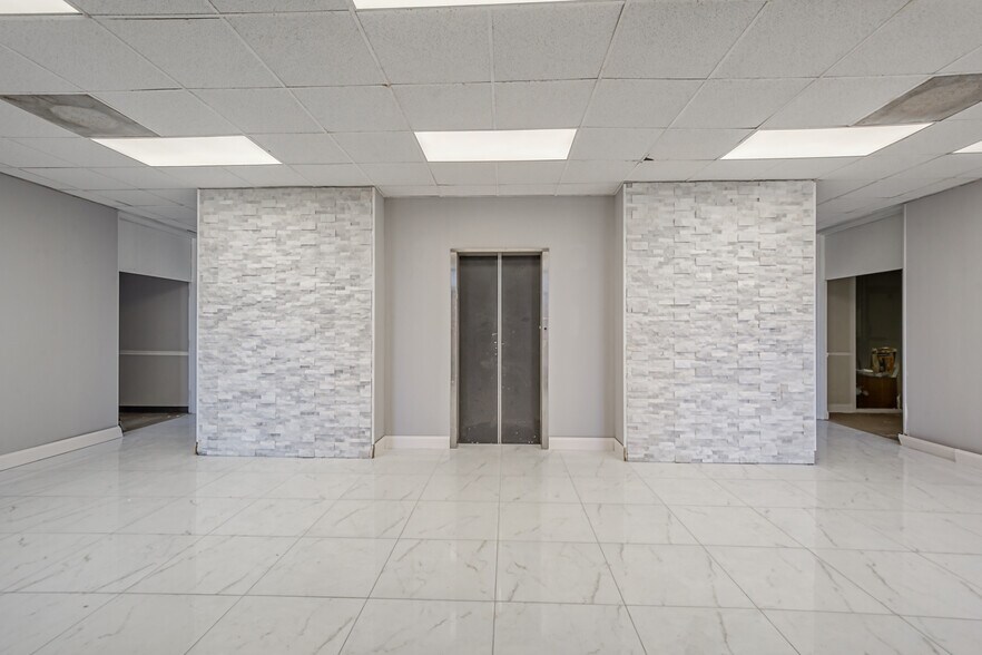 More Photos Of 6501 Arlington Expy, Jacksonville Office Residential For Lease