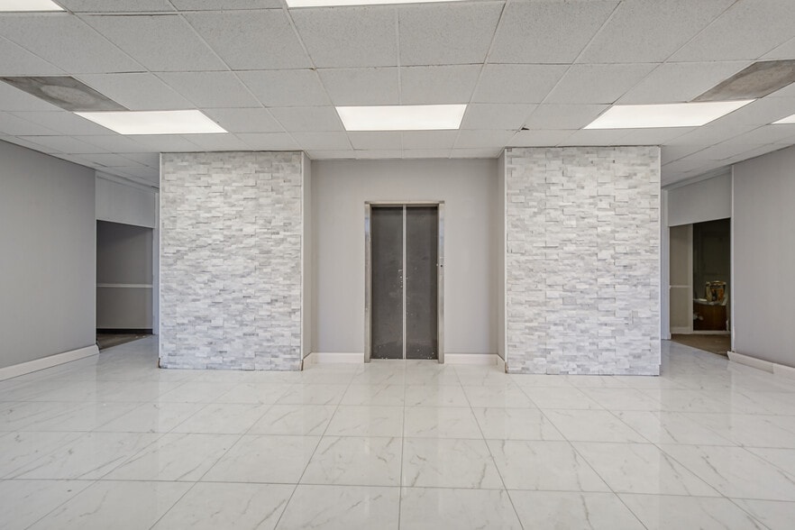 More Photos Of 6501 Arlington Expy, Jacksonville Office Residential For Sale