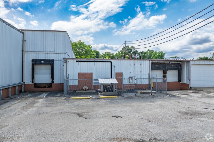 More Photos Of 2015 E Olive St, Decatur Refrigeration Cold Storage For Lease