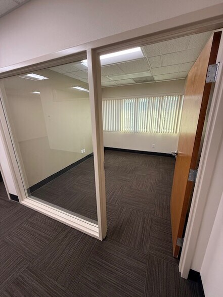 More Photos Of 698 12th St SE, Salem Office For Lease