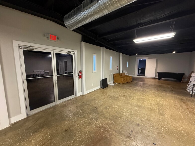 More Photos Of 621 Greenfield St, Wilmington Storefront Retail Office For Lease
