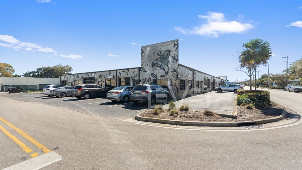 More Photos Of 3472 NE 5th Ave, Oakland Park Showroom For Lease