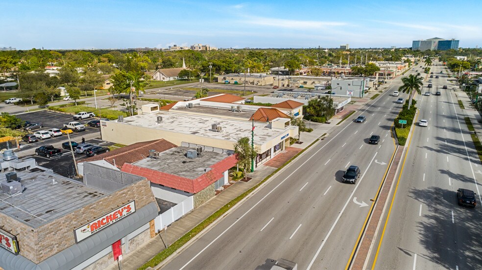 More Photos Of 4749 Hollywood Blvd, Hollywood Storefront Retail Office For Sale