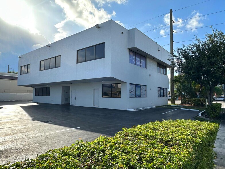 More Photos Of 8100 W Flagler St, Miami Loft Creative Space For Lease