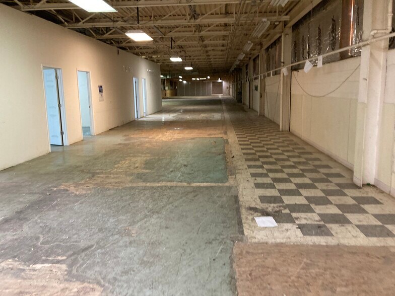 More Photos Of 221 S 31st St, Kenilworth Warehouse For Lease