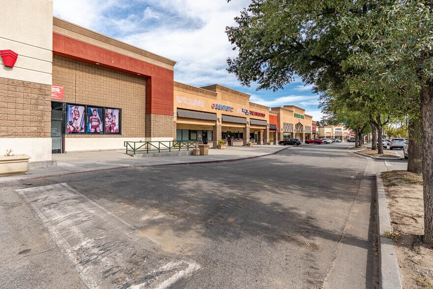 More Photos Of 31884-31940 Castaic Rd, Castaic Unknown For Lease