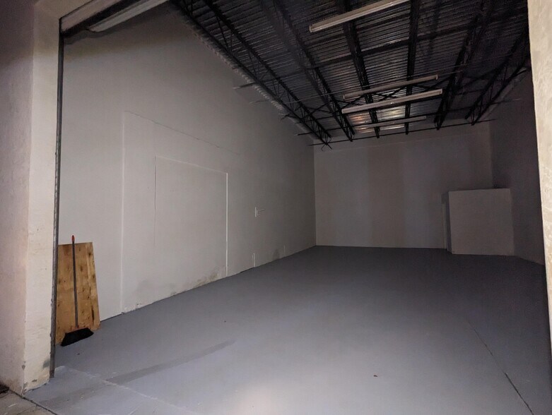 More Photos Of 845 Pop Tilton Pl, Jensen Beach Warehouse For Lease