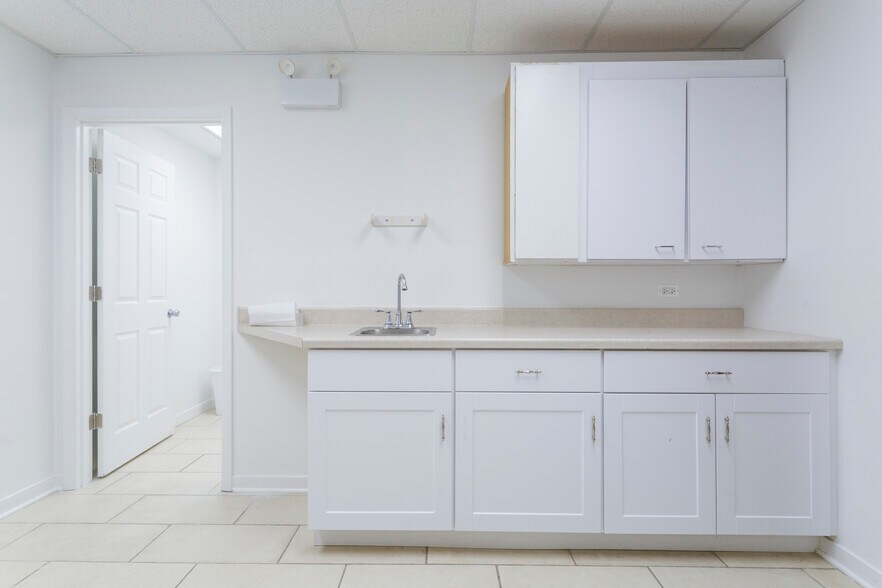 More Photos Of 1835 N 19th Ave, Melrose Park Medical For Lease