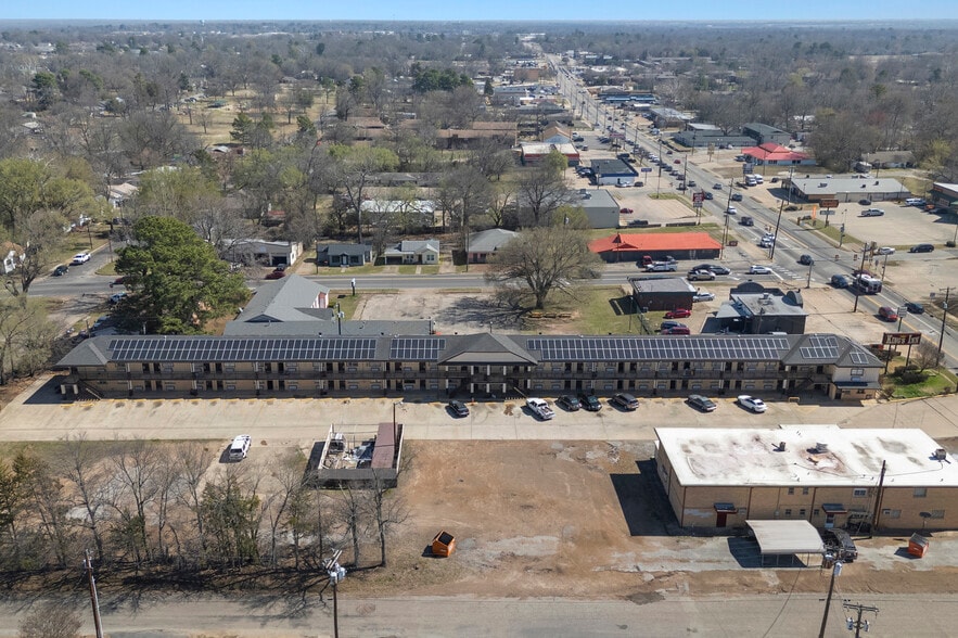 More Photos Of 1907 Lamar Ave, Paris Hotel For Sale