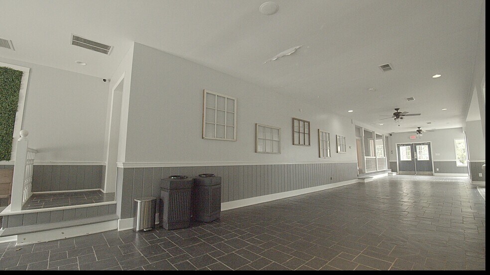 More Photos Of 5603 Main St, Flowery Branch Restaurant For Lease