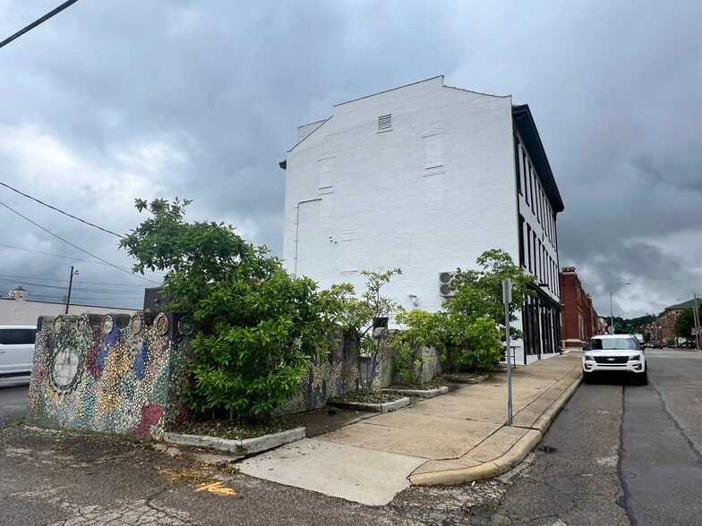 More Photos Of 333 Market St, Zanesville General Retail For Sale