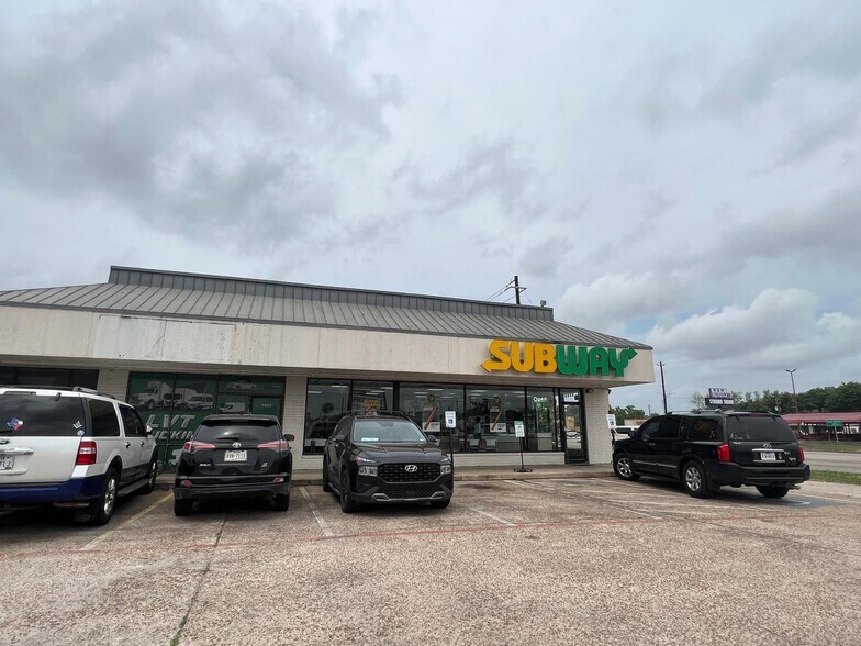 More Photos Of 1403-1447 W Mount Houston, Houston Unknown For Lease