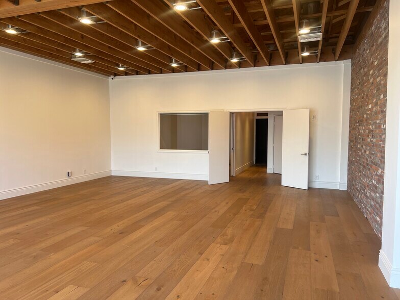 More Photos Of 615 S Victory Blvd, Burbank Office For Sale