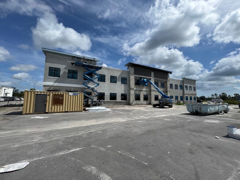 More Photos Of 11530 SW Village Pky, Port Saint Lucie Medical For Lease