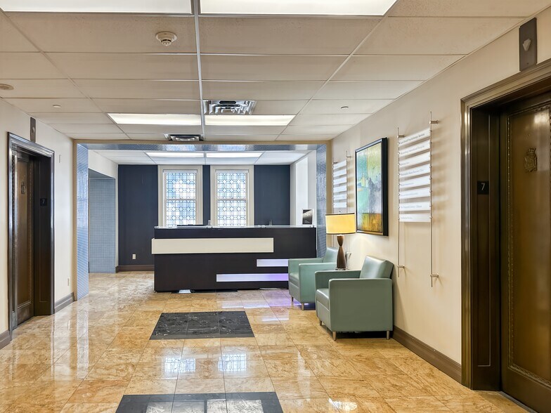 More Photos Of 1 Rideau St, Ottawa Coworking Space