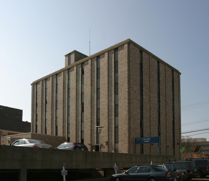 More Photos Of 4085 Chain Bridge Rd, Fairfax Office For Lease