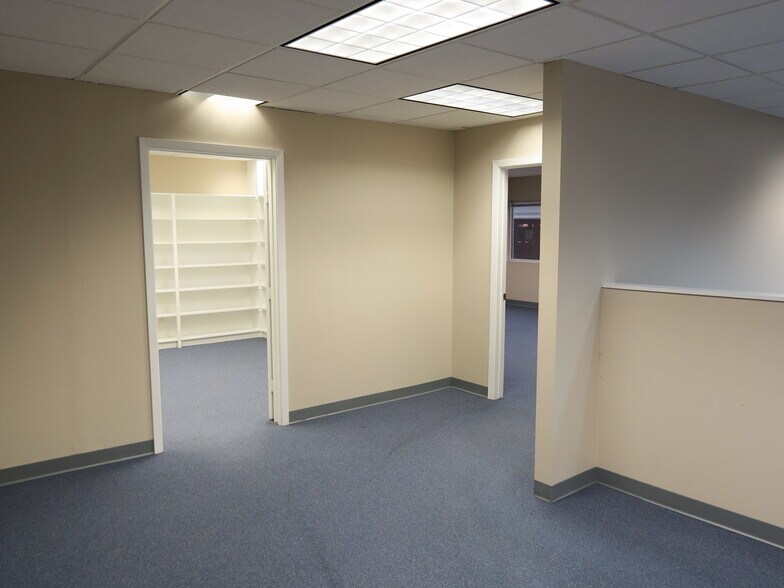 More Photos Of 5610-5613 Southwest Fwy, Houston Flex For Lease