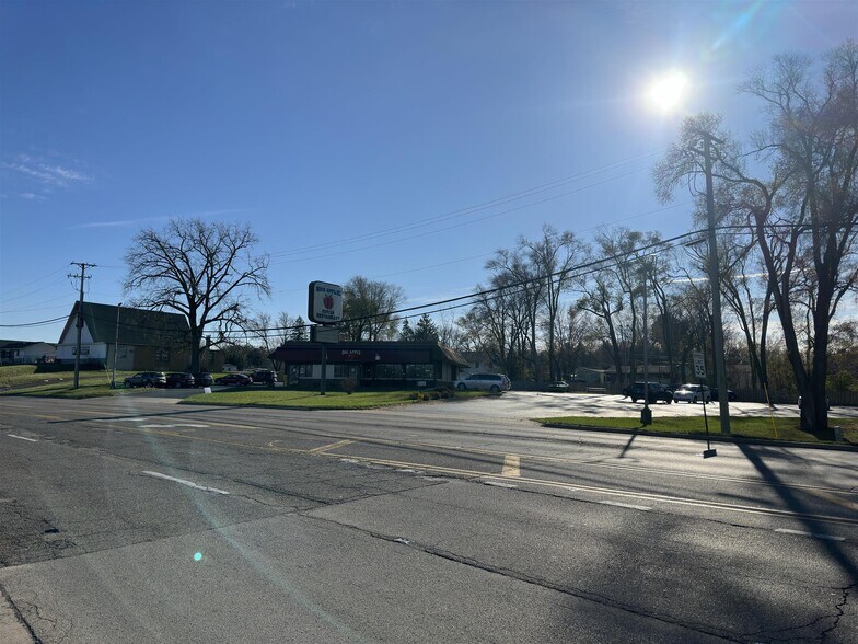 More Photos Of 1427 W Galena Ave, Freeport Restaurant For Sale