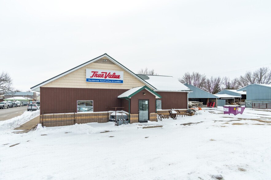 More Photos Of 101 Tanner St, Melrose Freestanding For Sale