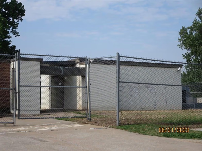 Primary Photo Of 4401 Robinson st, Oklahoma City Specialty For Lease