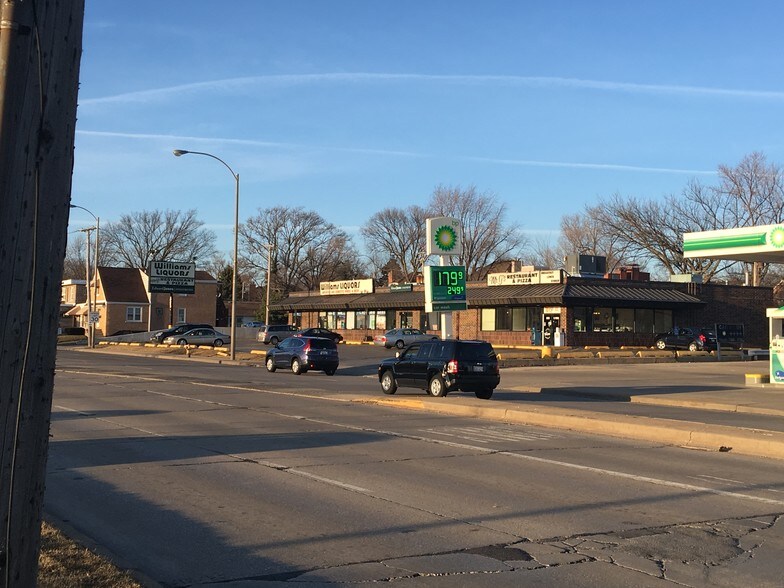 More Photos Of 925-929 S York St, Elmhurst Storefront Retail Office For Lease