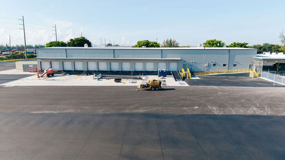 More Photos Of 7000 NW 60th St, Miami Warehouse For Lease