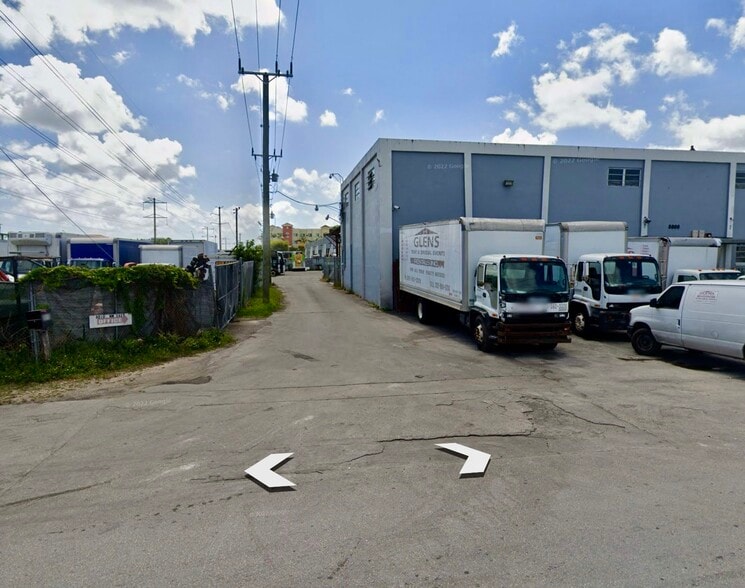 More Photos Of 8000 NW 56th St, Miami Warehouse For Lease