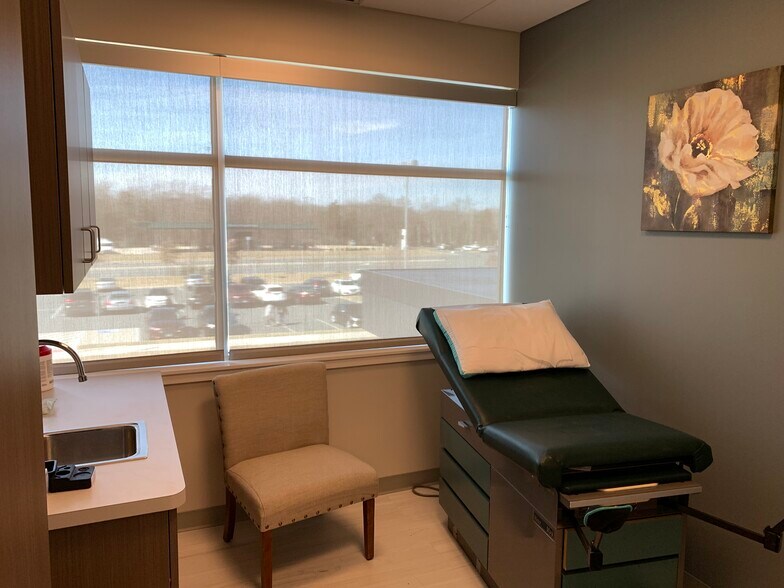 More Photos Of 24430 Stone Springs Blvd, Dulles Town Center Medical For Sale