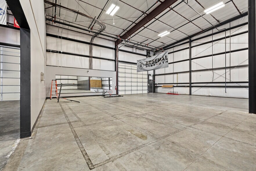 More Photos Of 4487 Bents Dr, Windsor Light Manufacturing For Lease