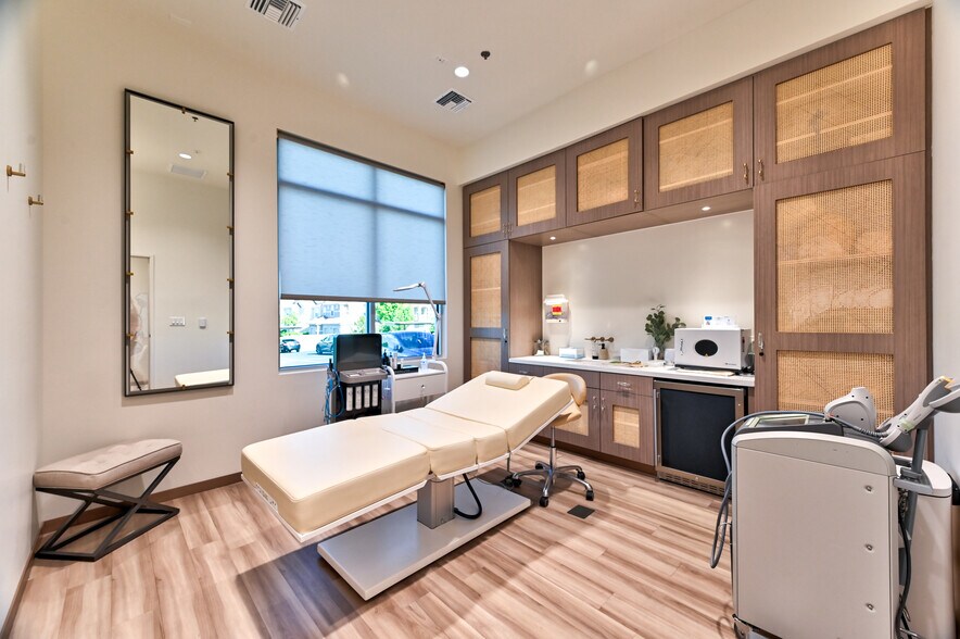 More Photos Of 5770 S Durango Dr, Las Vegas Medical For Sale