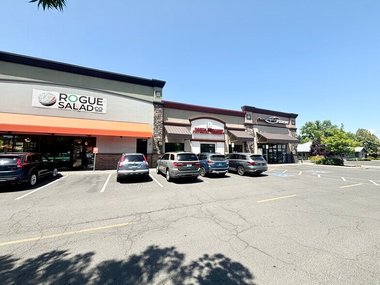 More Photos Of 1251 E McAndrews, Medford Restaurant For Lease