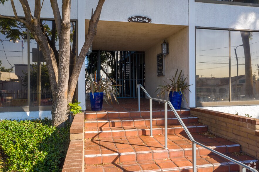 More Photos Of 624 W 9th St, San Pedro Medical For Lease