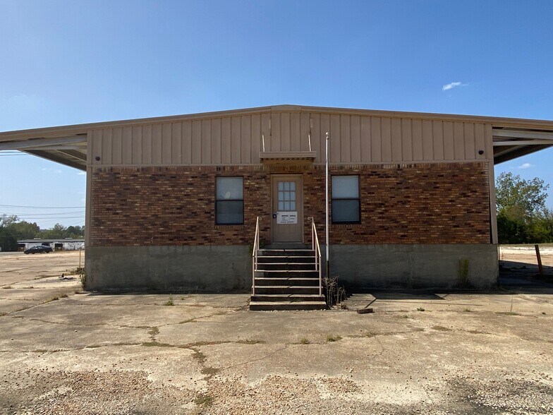 More Photos Of 3390 Jeff Homan Blvd, Tupelo Truck Terminal For Lease