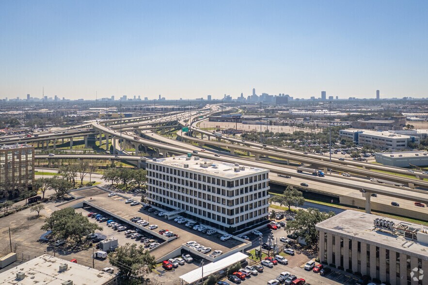 More Photos Of 9800 Northwest Fwy, Houston Office For Lease