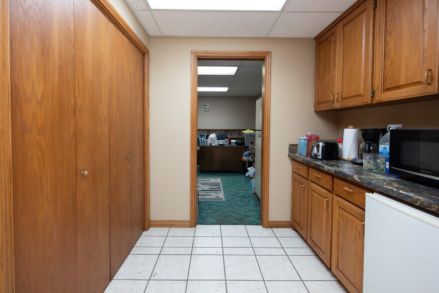 More Photos Of 300 W Grand Ave, Ponca City Freestanding For Sale