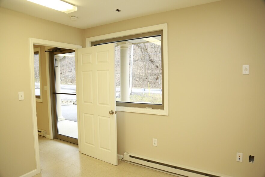 More Photos Of 925 Canyon Rd, Morgantown Distribution For Lease