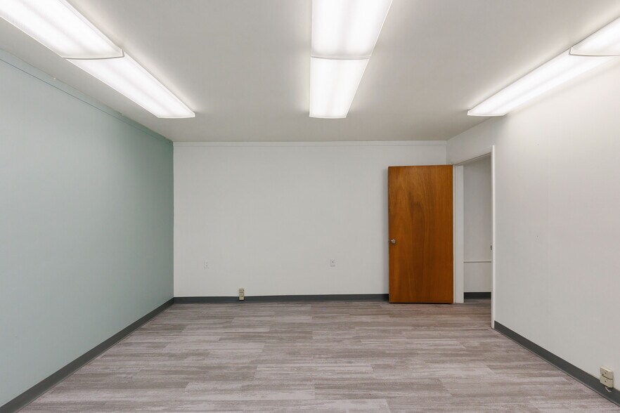 More Photos Of 5138 Shelburne Rd, Shelburne Office For Sale