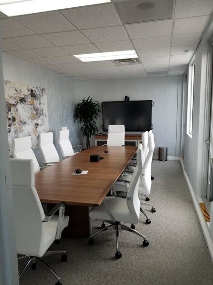 More Photos Of 9606 S Santa Monica Blvd, Beverly Hills Office For Lease