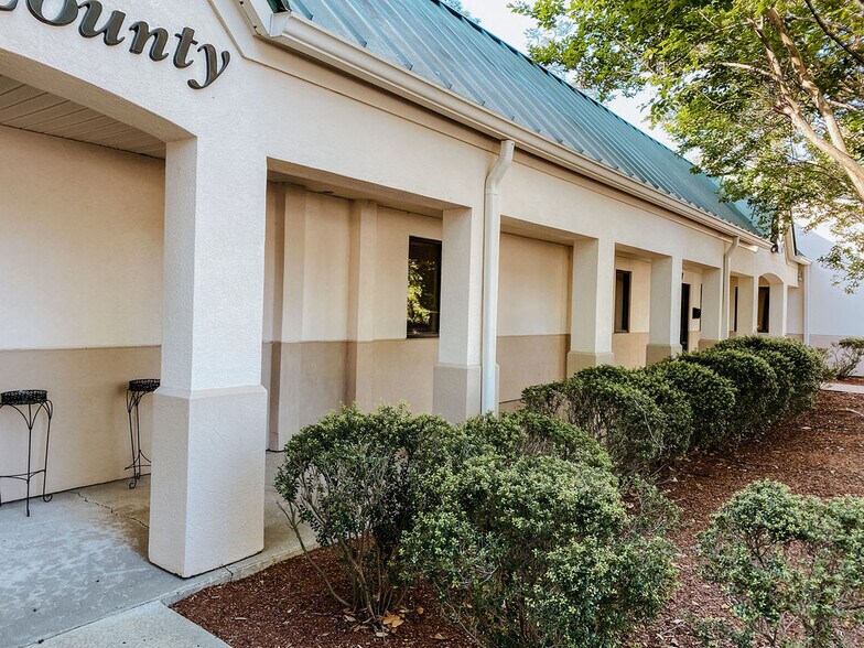 More Photos Of 670 SW Broad St, Southern Pines Office For Lease