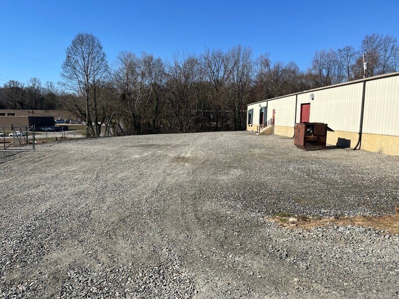 More Photos Of 1020 Roberts Ln, High Point Warehouse For Lease