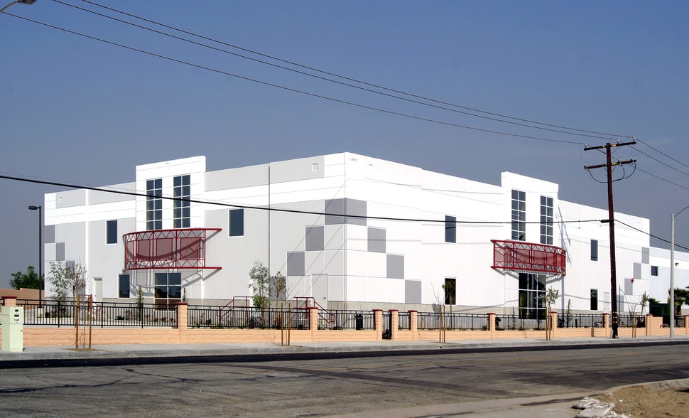 More Photos Of 11911 Clark St, Arcadia Warehouse For Lease