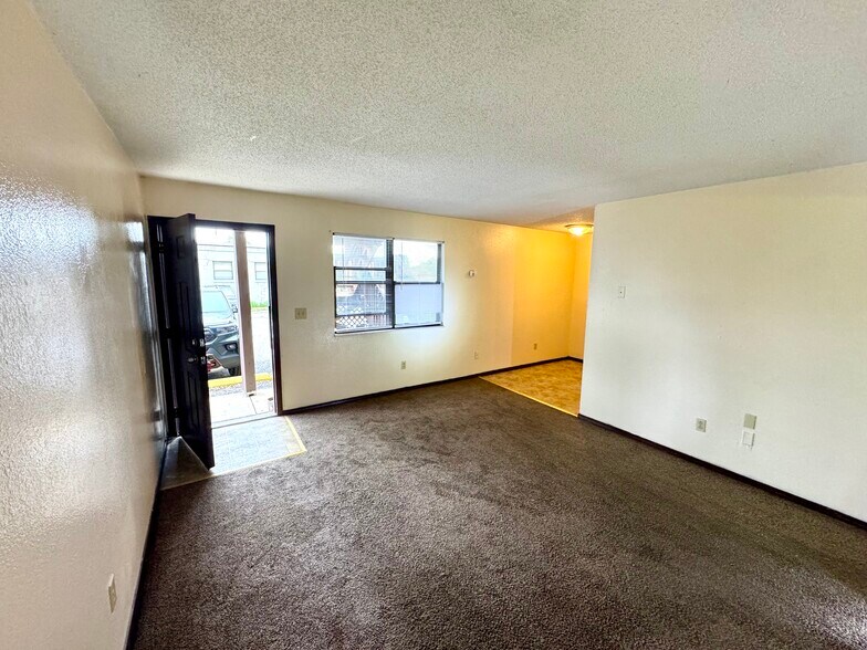 More Photos Of 913 Joliet Dr, Cahokia Apartments For Sale