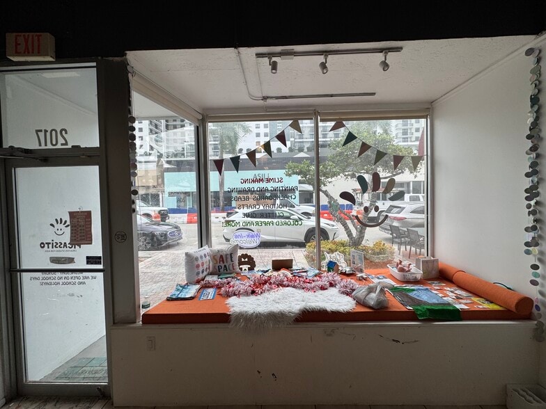 More Photos Of 2001-2017 Harrison St, Hollywood Restaurant For Lease