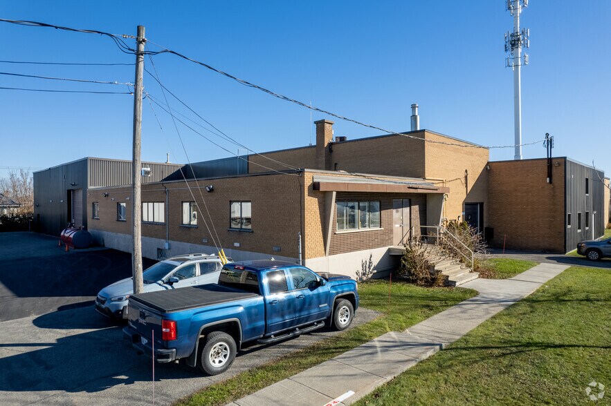 Primary Photo Of 519 Rue Papineau, Boisbriand Warehouse For Sale